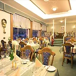 Zwei Mohren Готель 3*