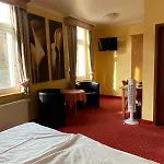 Готель Zwei Mohren 3*