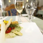 Zwei Mohren Готель