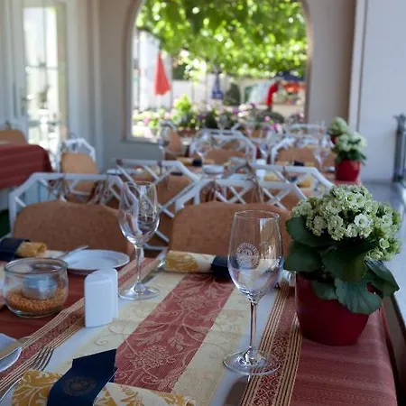 Ξενοδοχείο Zwei Mohren 3*